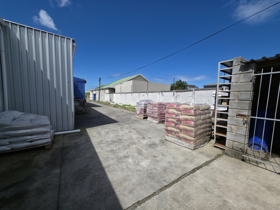 Commercial Property for Sale in Vincent Eastern Cape